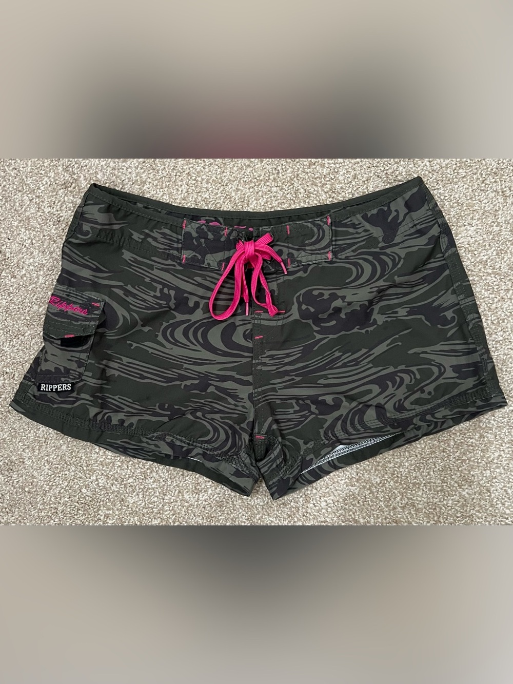 Maui Rippers Shorts in Camo Woman’s Size 6